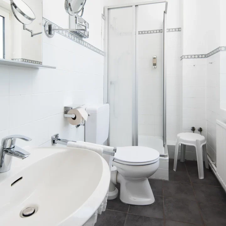 Duschbad mit Blick ins Grüne